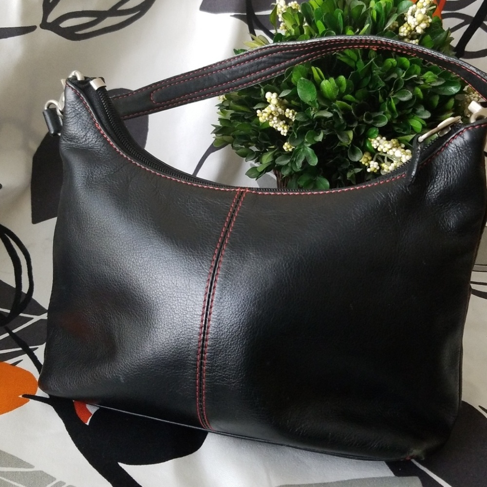 ILI Genuine Black Leather Handbag